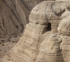 Une grotte de Qumran
